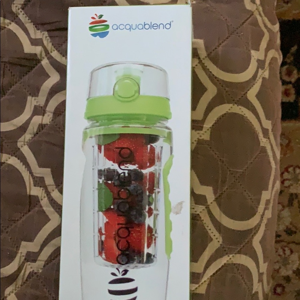 Water bottle with infuser